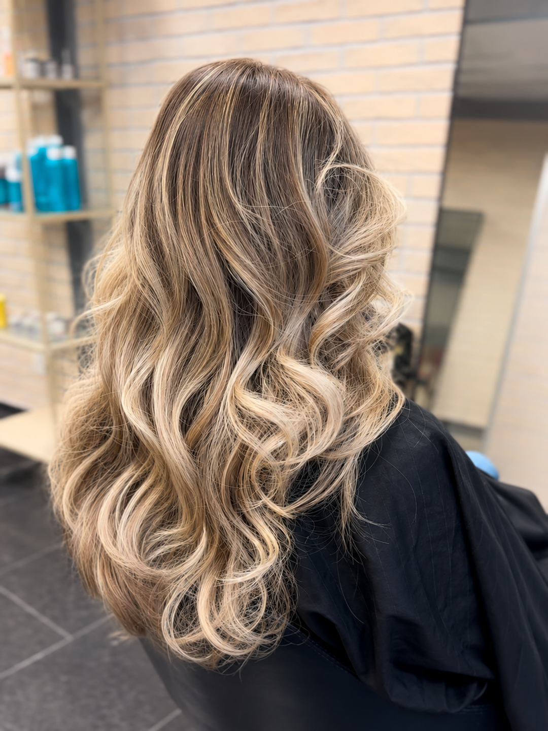 Gele gloed in je blonde of grijze haar? Waarom de juiste zilvershampoo alles bepaalt