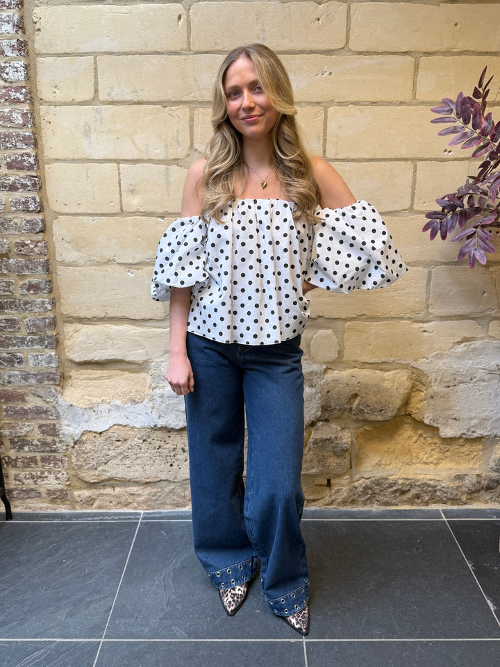 Top Britt Off-Shoulder Wit
